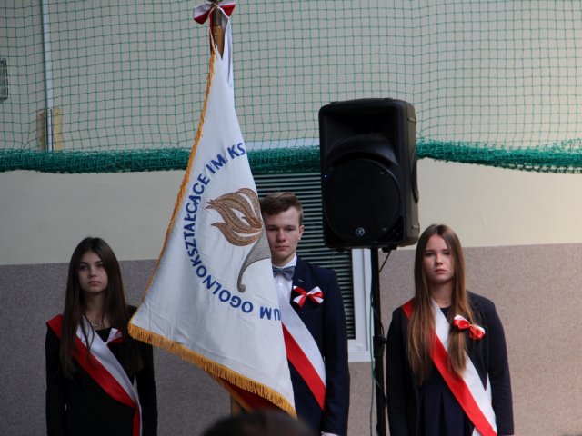 Biało-czerwono i odświętnie w sędziszowskim liceum