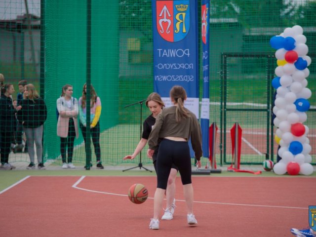 Fotorelacja z uroczystego otwarcia boisk sportowych przy LO im. ks. Piotra Skargi w Sędziszowie Małopolskim