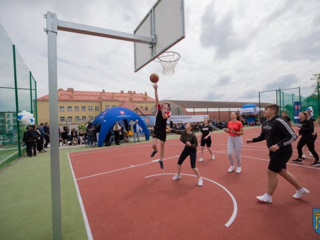 Fotorelacja z uroczystego otwarcia boisk sportowych przy LO im. ks. Piotra Skargi w Sędziszowie Małopolskim