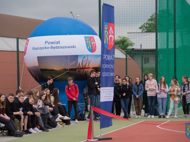Fotorelacja z uroczystego otwarcia boisk sportowych przy LO im. ks. Piotra Skargi w Sędziszowie Małopolskim