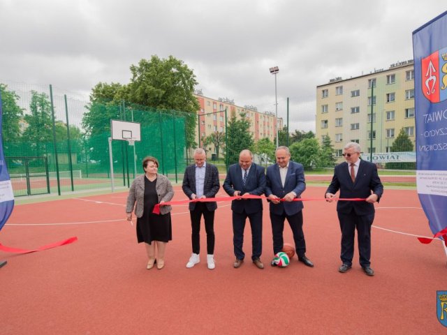 Fotorelacja z uroczystego otwarcia boisk sportowych przy LO im. ks. Piotra Skargi w Sędziszowie Małopolskim