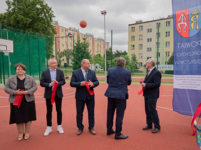 Fotorelacja z uroczystego otwarcia boisk sportowych przy LO im. ks. Piotra Skargi w Sędziszowie Małopolskim