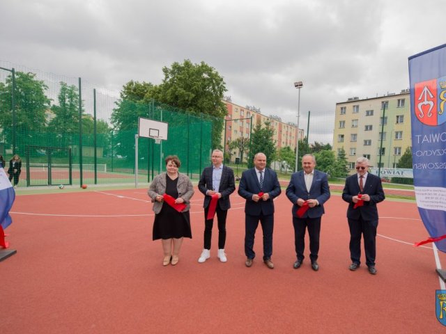 Fotorelacja z uroczystego otwarcia boisk sportowych przy LO im. ks. Piotra Skargi w Sędziszowie Małopolskim