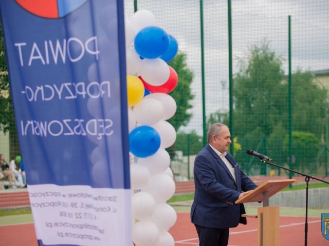 Fotorelacja z uroczystego otwarcia boisk sportowych przy LO im. ks. Piotra Skargi w Sędziszowie Małopolskim