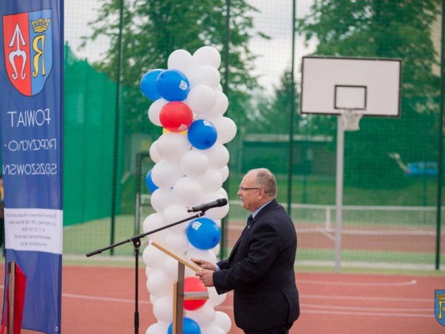 Fotorelacja z uroczystego otwarcia boisk sportowych przy LO im. ks. Piotra Skargi w Sędziszowie Małopolskim