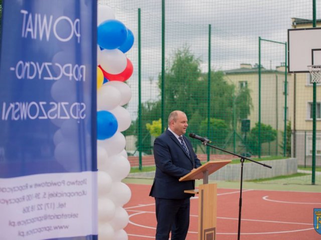 Fotorelacja z uroczystego otwarcia boisk sportowych przy LO im. ks. Piotra Skargi w Sędziszowie Małopolskim