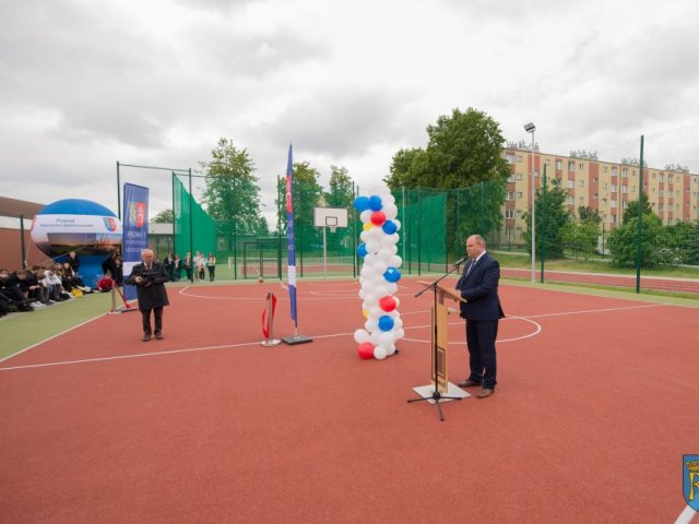 Fotorelacja z uroczystego otwarcia boisk sportowych przy LO im. ks. Piotra Skargi w Sędziszowie Małopolskim