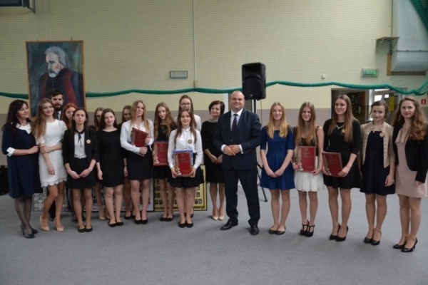 28 kwietnia 2017 roku w Liceum Ogólnokształcącym im. ks. Piotra Skargi w Sędziszowie Młp. odbyło się pożegnania maturzystów.